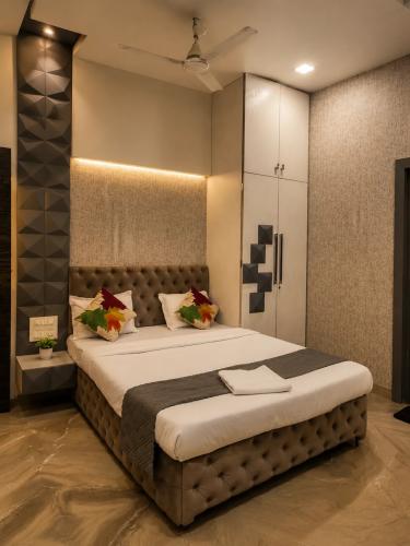 room_001_deluxe_17