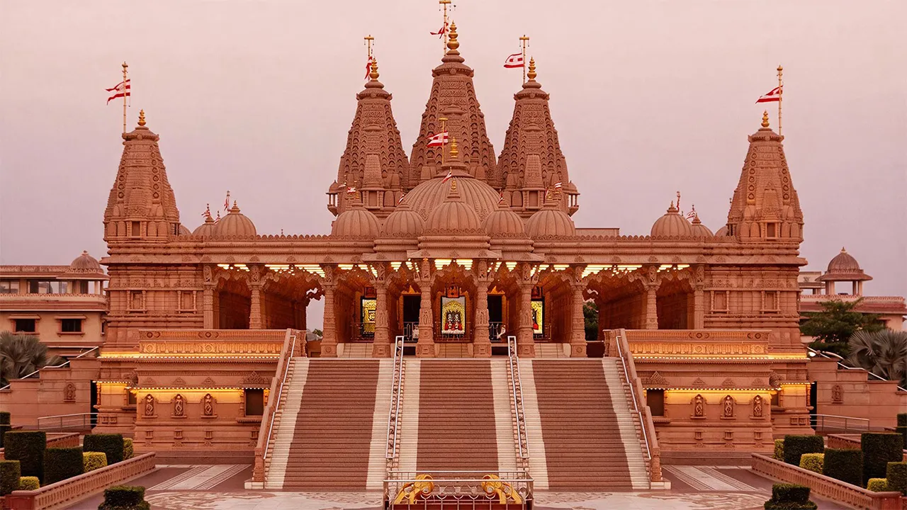Places to Visit in Nagpur 1 Swaminarayan Temple Nagpur